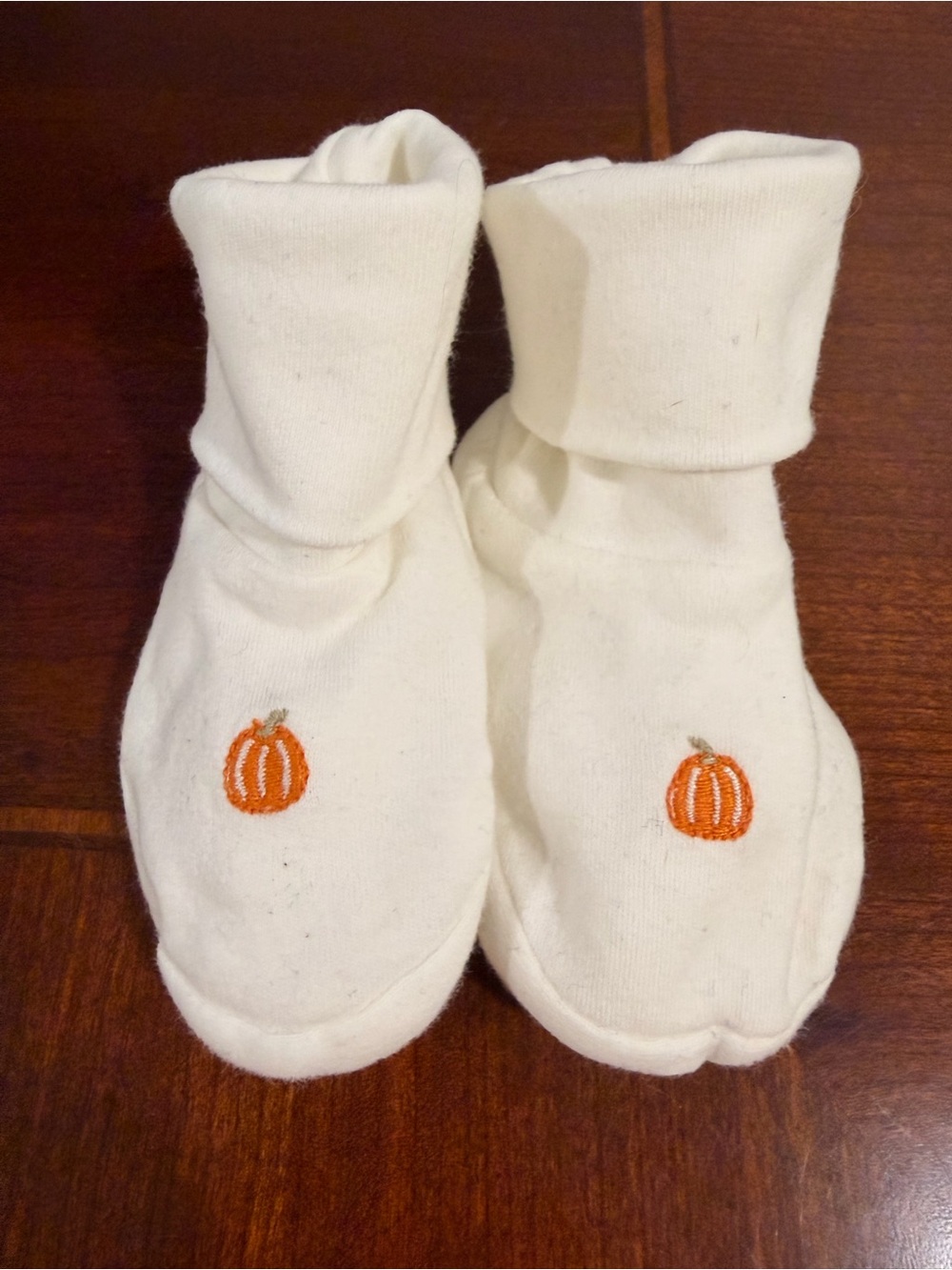 Super sweet New w Tags baby booties from Gymboree. Cream w embroidered pumpkin